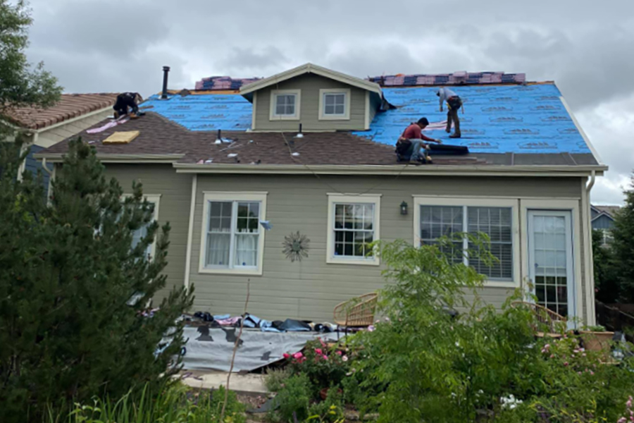 roof-company-service-working on-house-roof-replacement-aurora-co